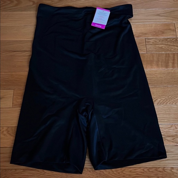 SPANX high waisted mid thigh power shorts - Picture 2 of 5